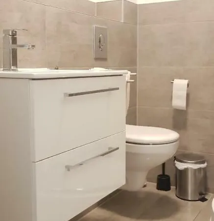 Schones 2-zimmer-appartment In Zentrum Apartamento