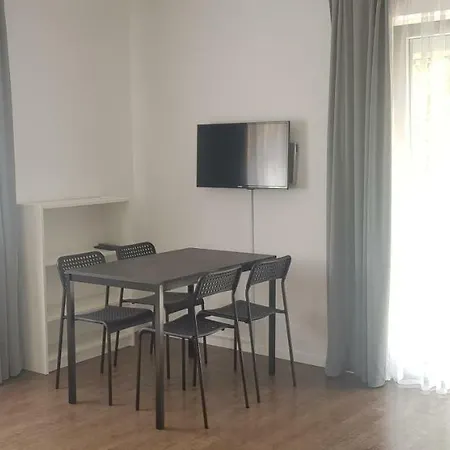 Apartamento Schones 2-zimmer-appartment In Zentrum